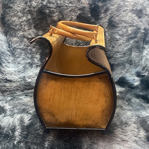 Unique Metal Magazine/ Blanket Holder - Picture 3 of 16